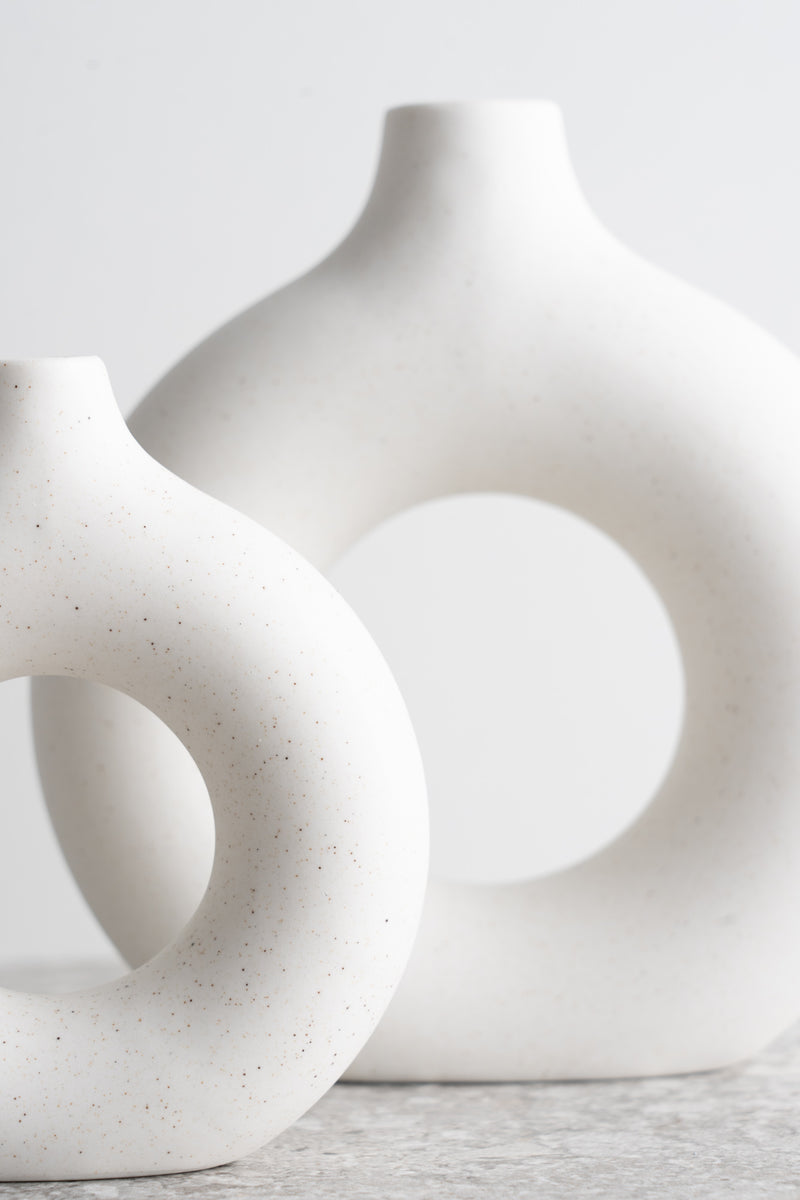 Circular Ceramic Vase - White - M