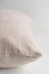 Lacey Beige/White - 20" x 20"