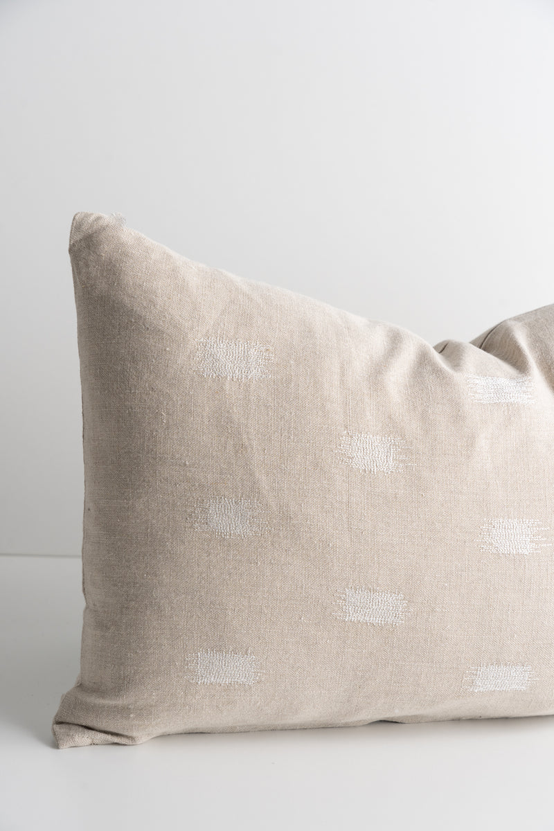 Lacey Beige/White - 13" x 21"